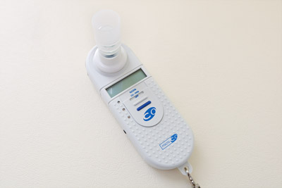 禁煙のための呼気CO測定器